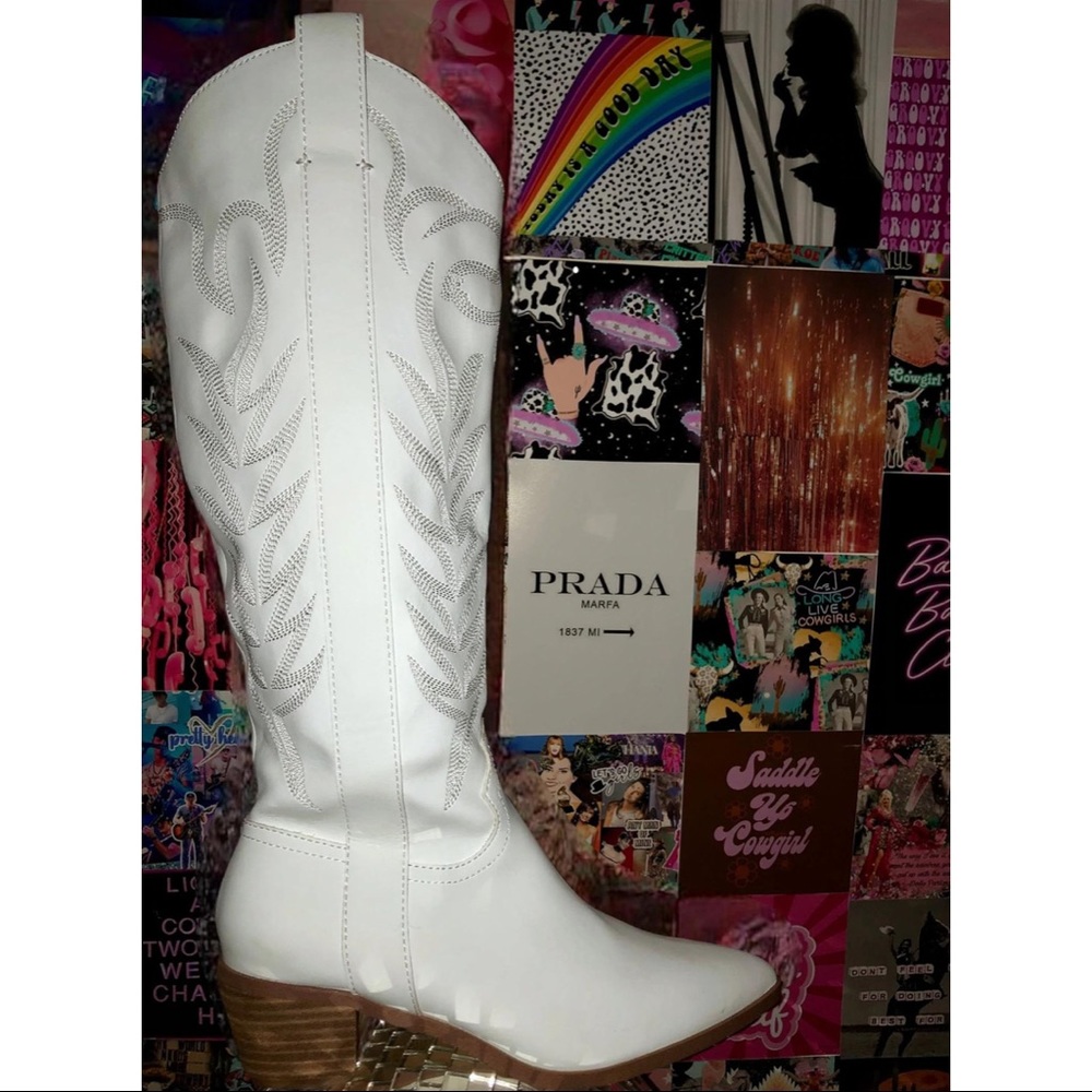 Knee high White Cowgirl Boots NWT